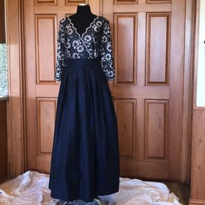 Beautiful Jessica Howard Gown